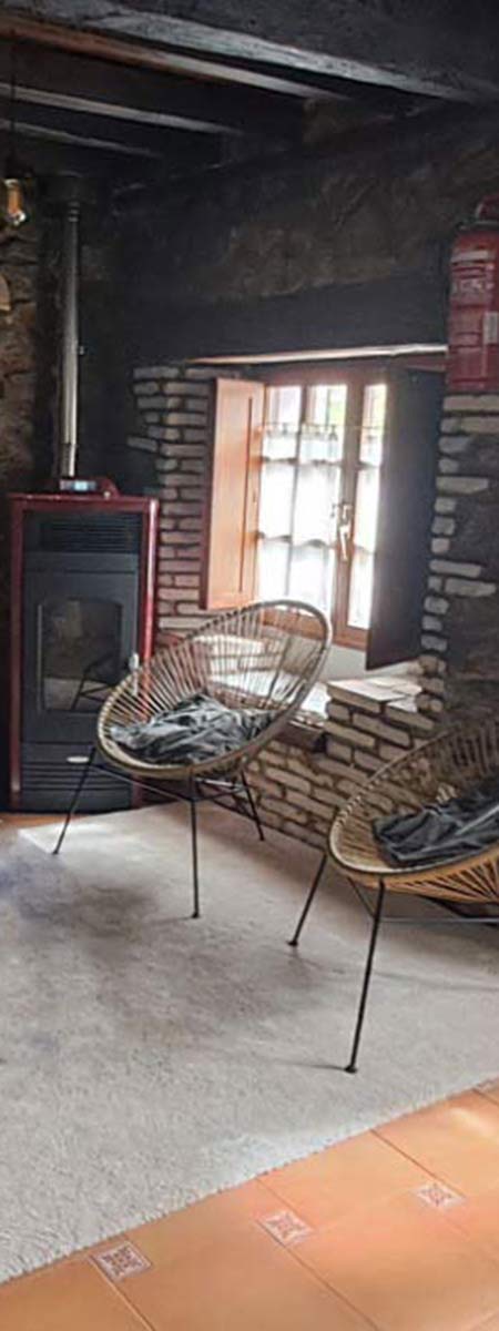 salon-chimenea-casa-del-cura-unquera-vacaciones