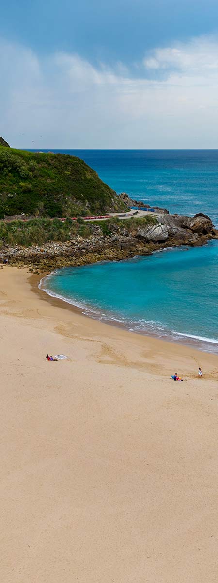 tranquila-playa-cantabra-casa-del-cura-vacaciones-vert