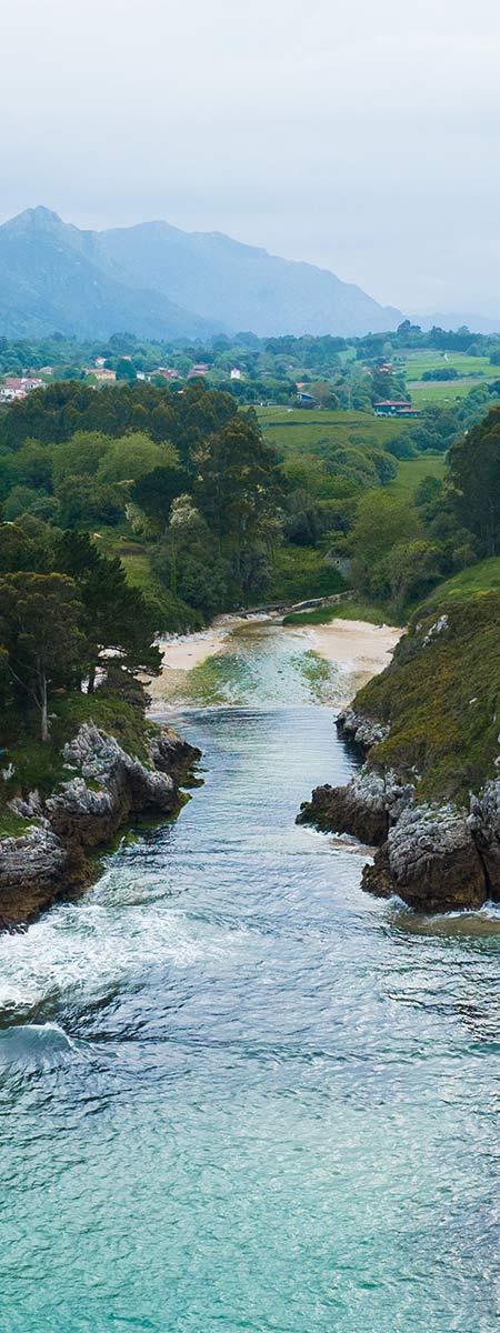 vista-aerea-cantabria-playas-acantilados-vert